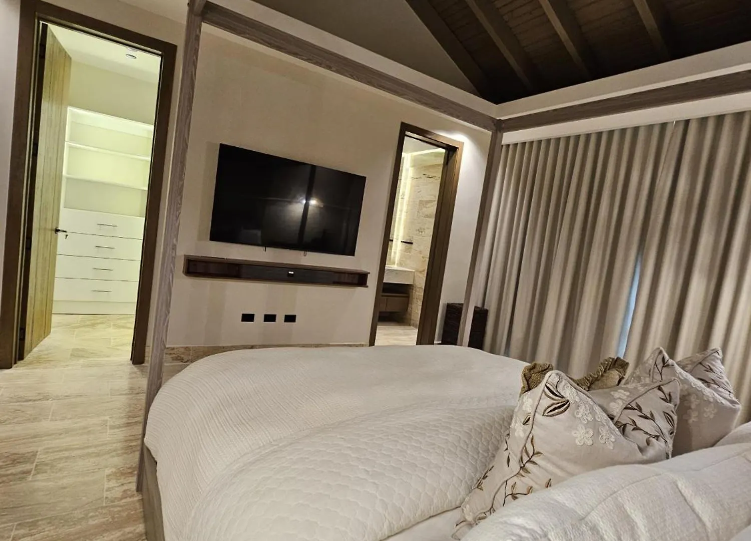 Modern Villa With Maid And Pool In Casa De Campo Los Cajuiles